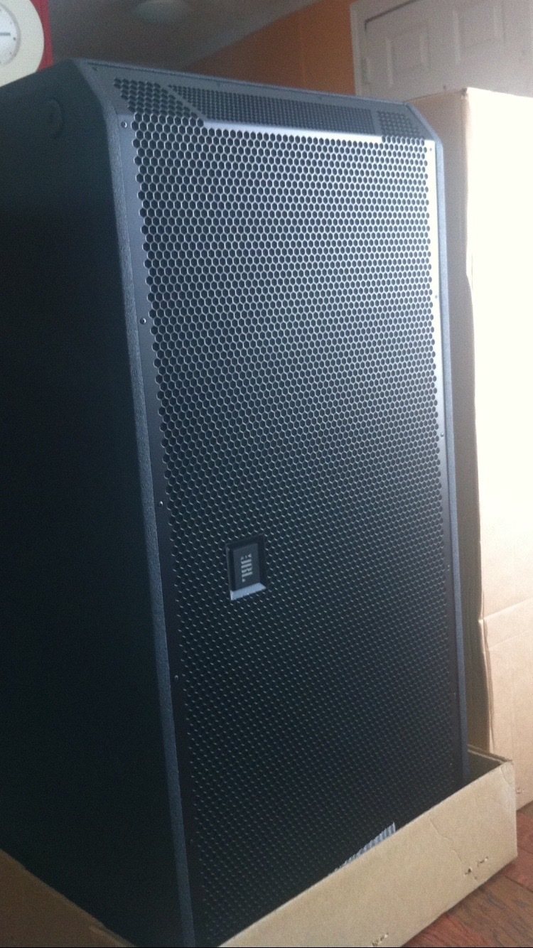 (2) JBL STX828s